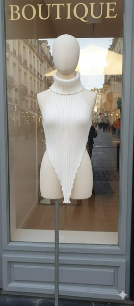 Pull sans manches col montant