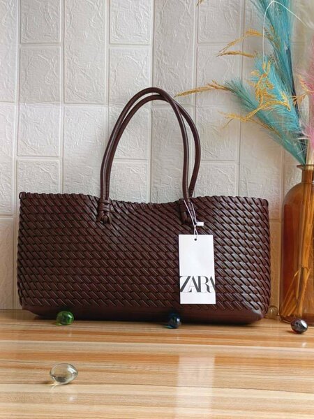 Sac en cuir tissé élégant