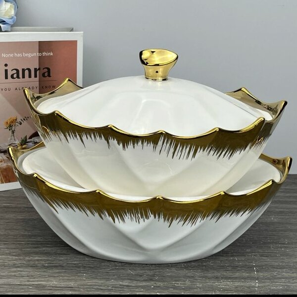 Plat élégant en porcelaine dorée