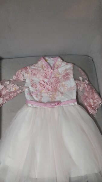 Robe fille en dentelle rose