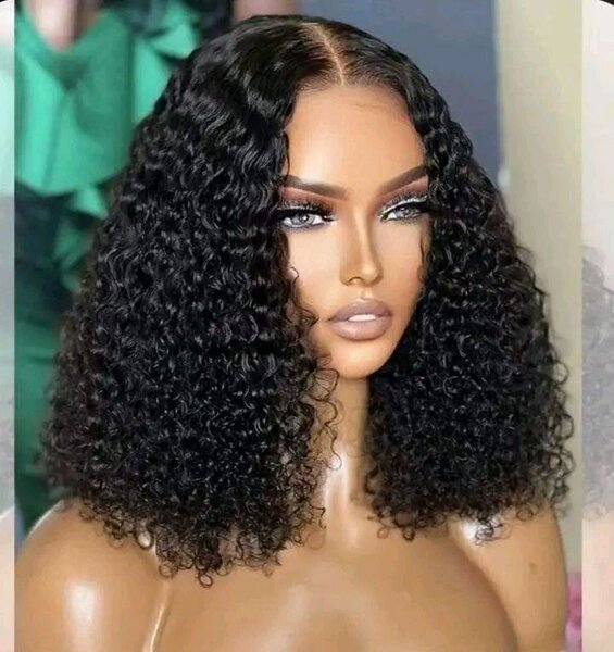 Perruque bouclée naturelle