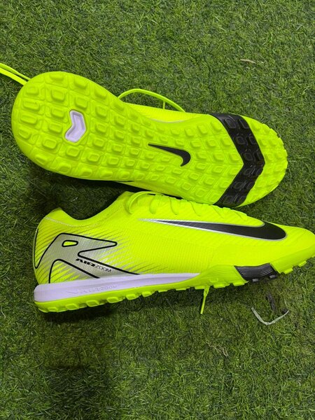 Chaussures de sport Nike jaunes