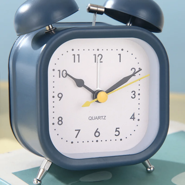 Réveil rétro en métal