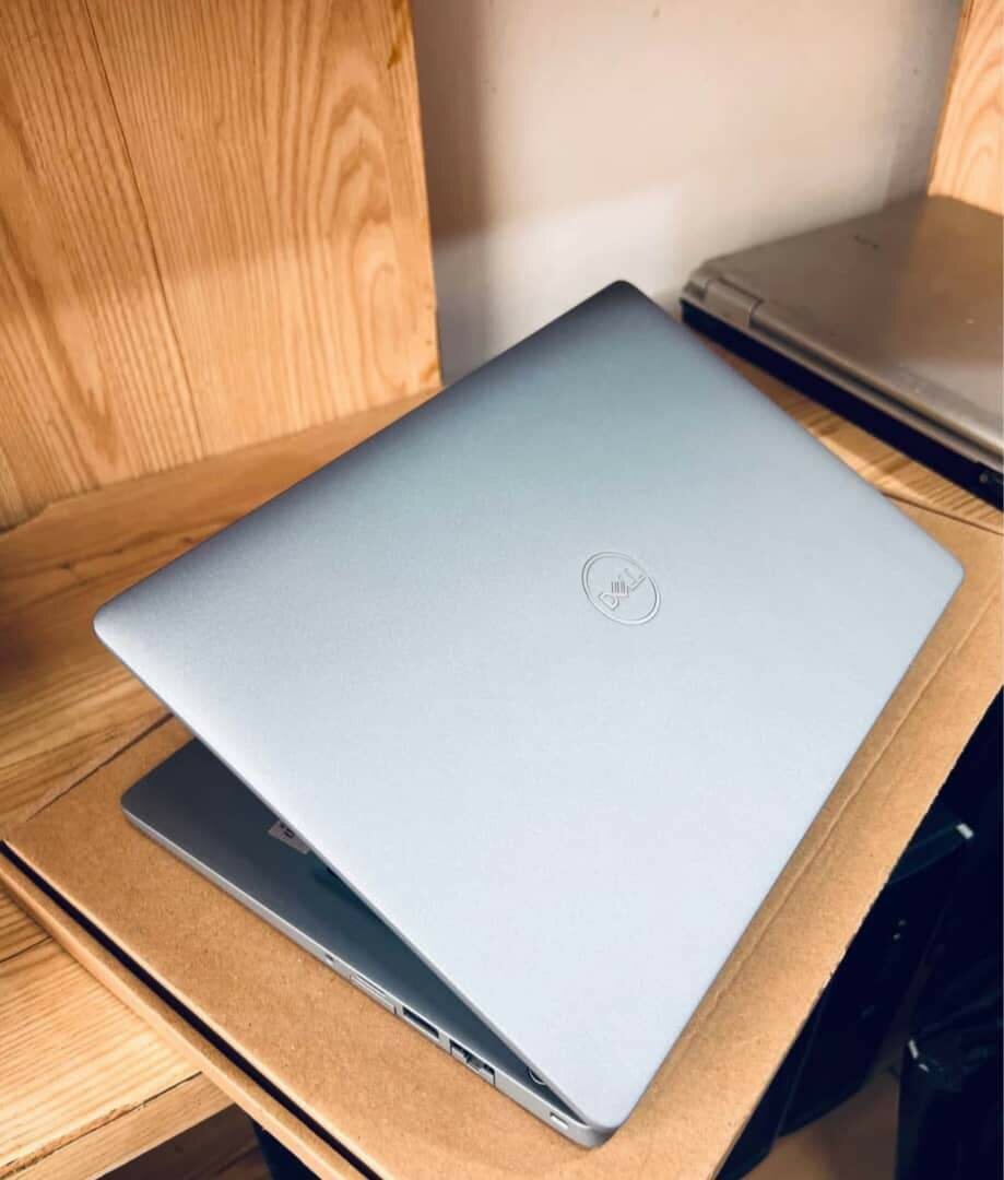 Ordinateur Portable Puissant Ultra-Fin