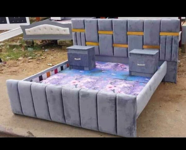 Lit gris avec rangements capitonné