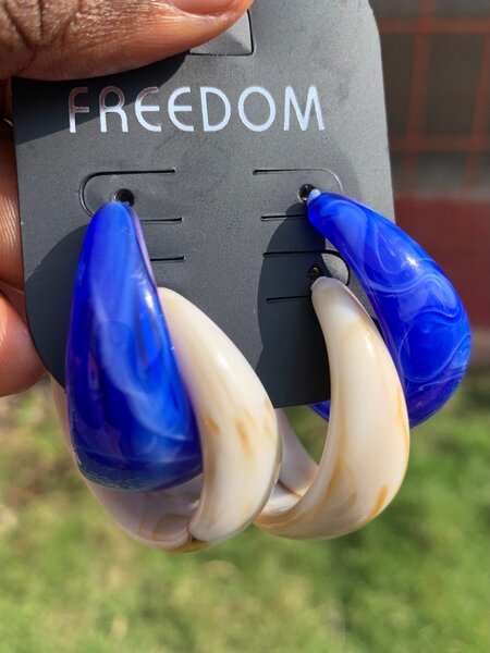 Light Wei earrings (blue &Milk)