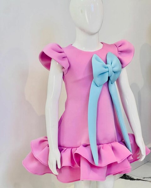 Robe fille rose avec nœud bleu