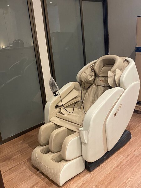 Full body massage chair