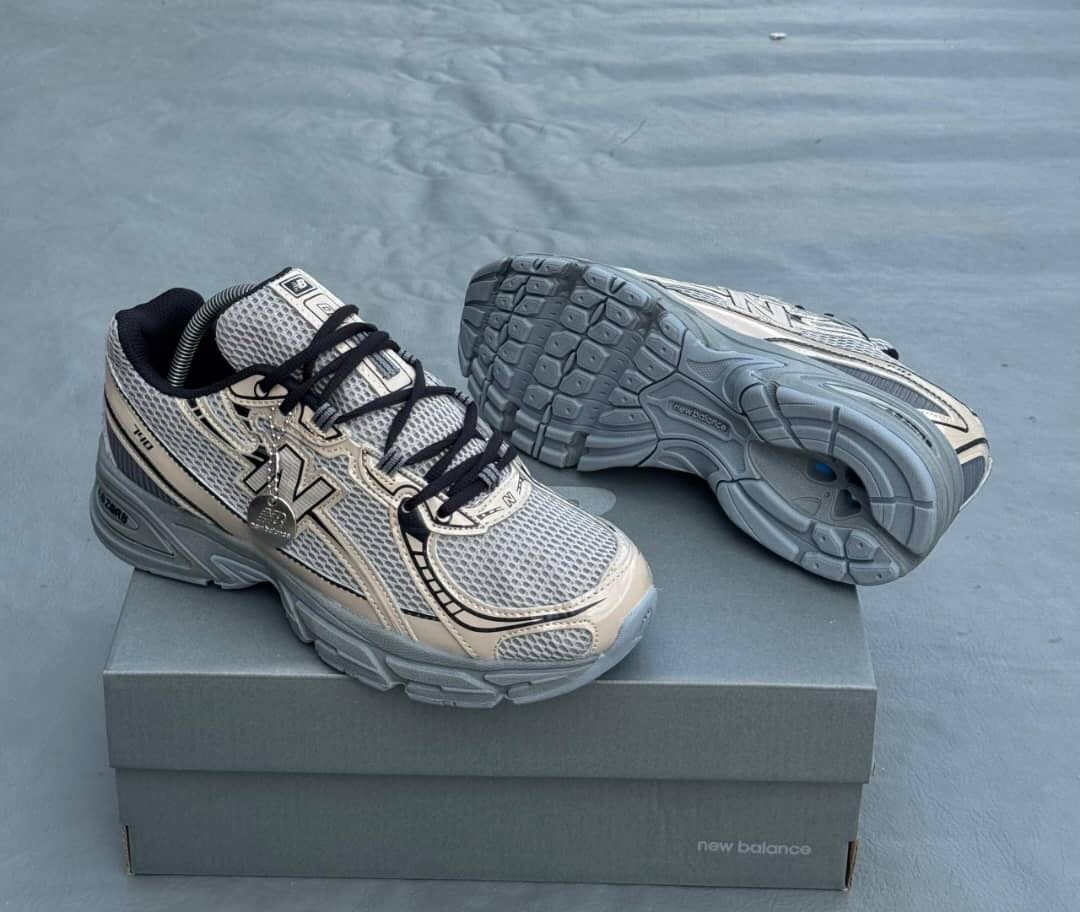 New Balance 9060 argent et gris