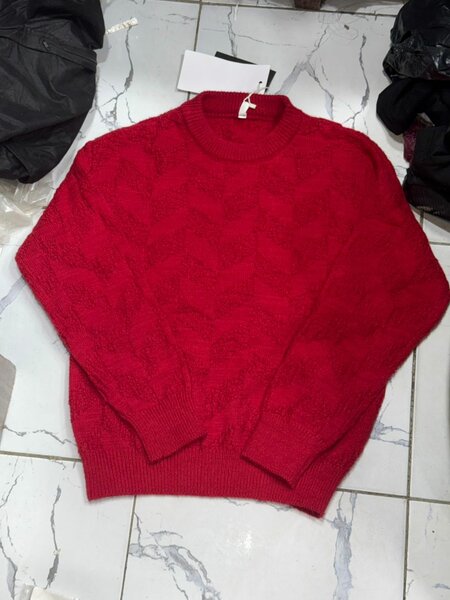 Pull rouge en tricot chaud
