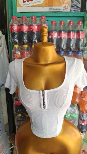 Top court blanc côtelé corset