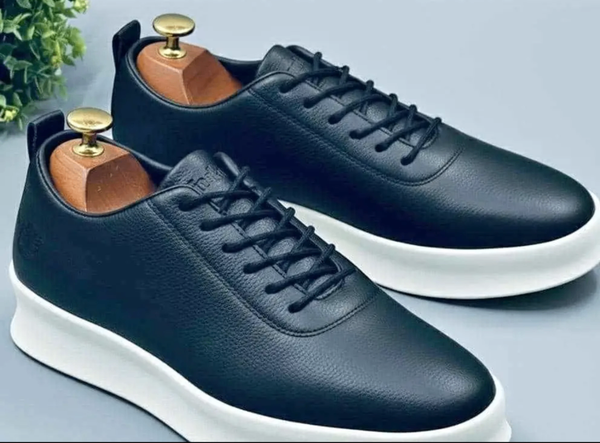 Sneakers en cuir noir