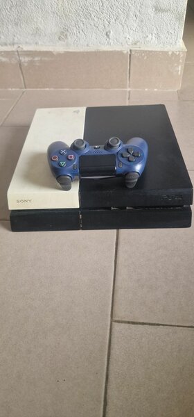 Console PS4 avec Manette