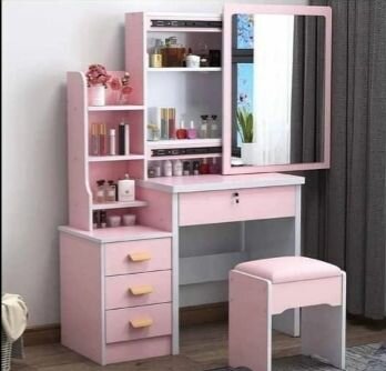 DRESSER TABLE WITH MIRROR