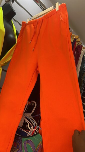 Joggers in orange and pink