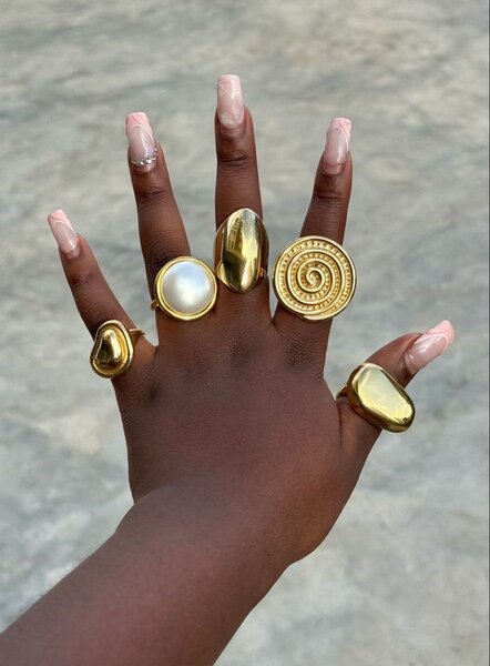 Ensemble de bagues dorées élégantes
