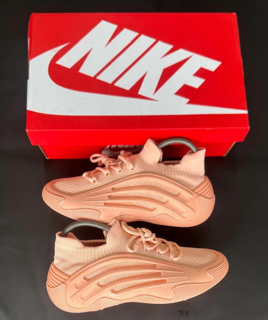 Chaussures futuristes Nike