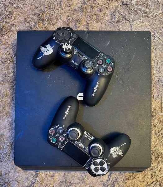 SONY PLAYSTATION 4 PRO 500GB 2 CONTROLLERS HDMI CABLE + POWE