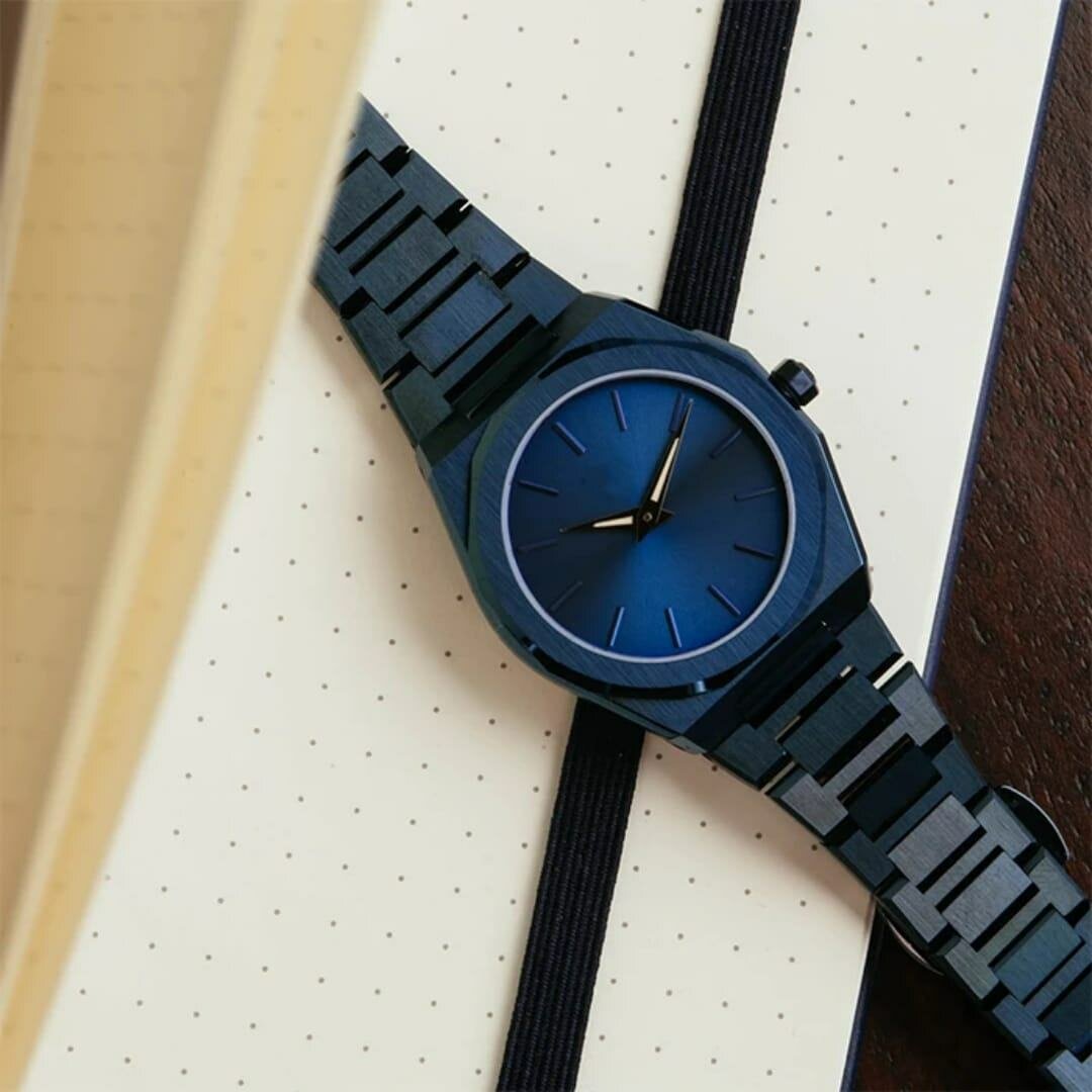 Montre élégante en acier