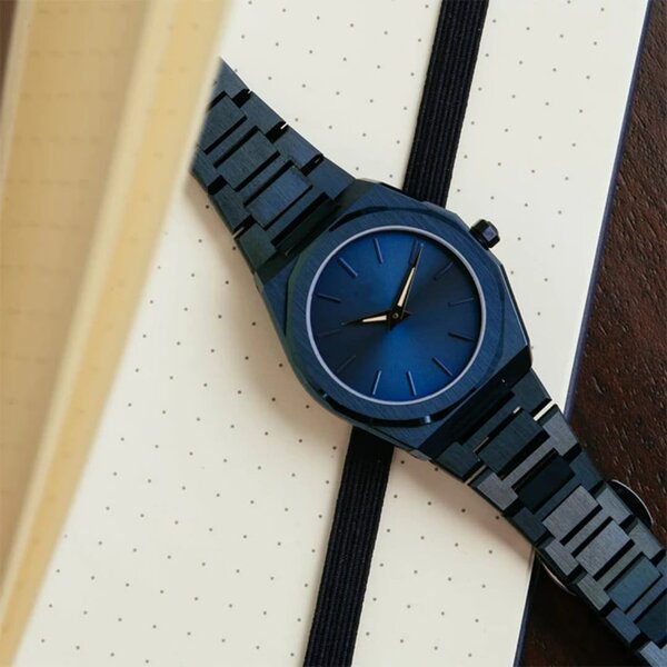 Montre élégante en acier