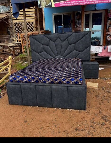 Lit double capitonné avec matelas