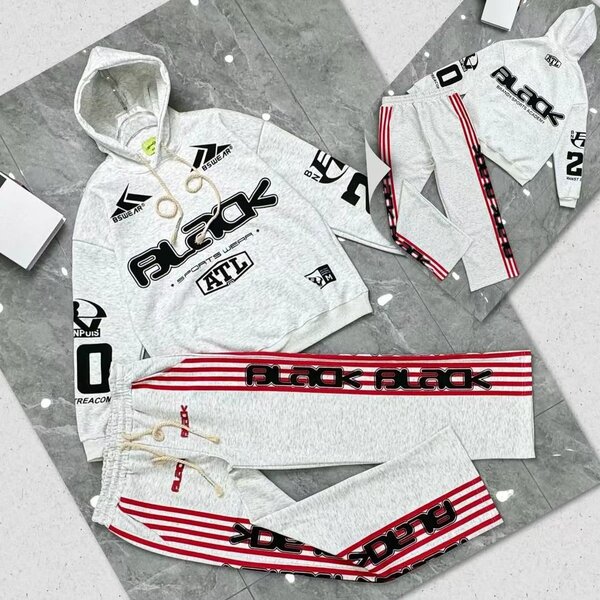 Ensemble de survêtement stylé