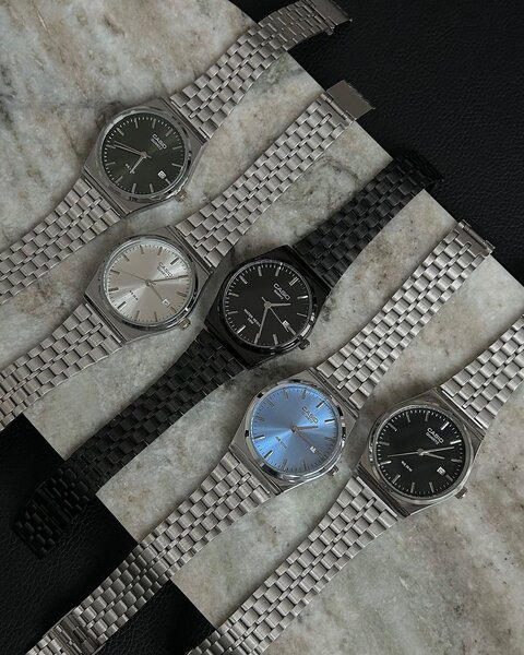 Montres élégantes en acier inoxydable