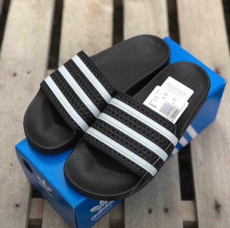 Claquettes adilletes originales