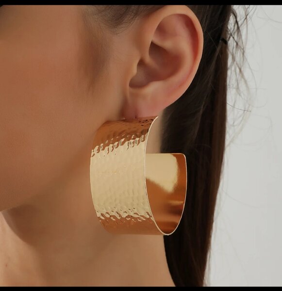 Boucles d'oreilles dorées martelées