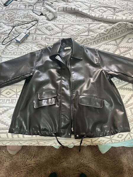 Легкая кожаная куртка