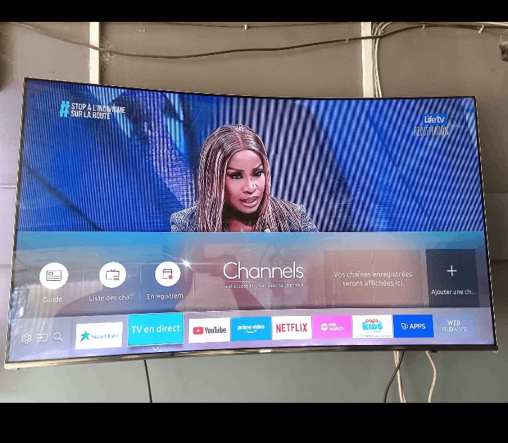 Téléviseur intelligent grand écran