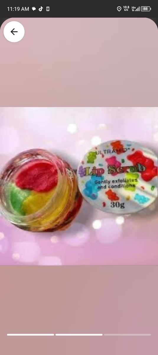 Exfoliating lip sugar scrub