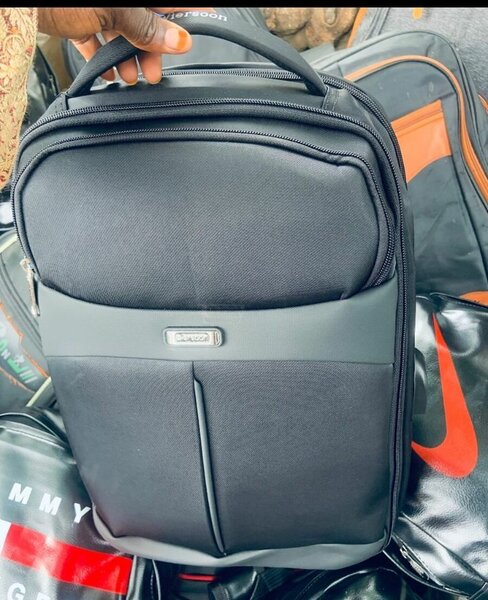 Sac à dos noir homme - idéal pour le travail et les déplacements