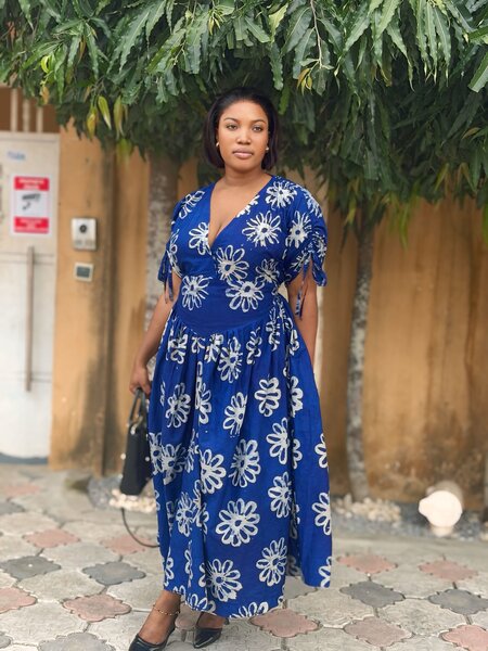 Robe fleurie élégante bleue