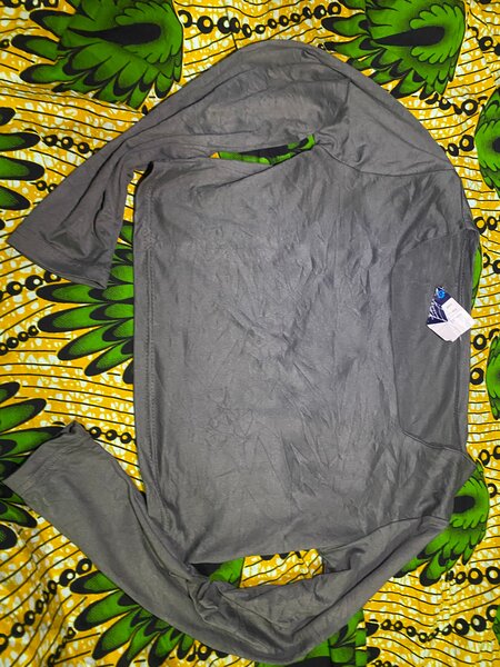 Sweatshirt à capuche gris