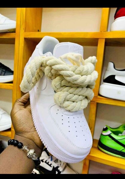 BASKET NIKE AIR FORCE 1 authentique avec sa boîte