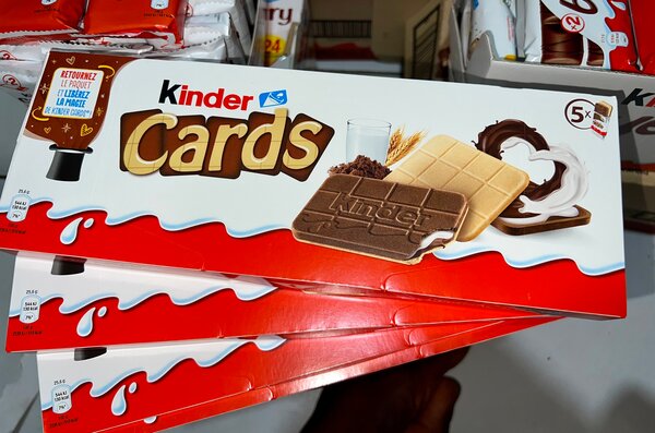 Biscuits Kinder Cards