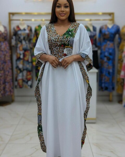 Robe 08 mars chic blanc