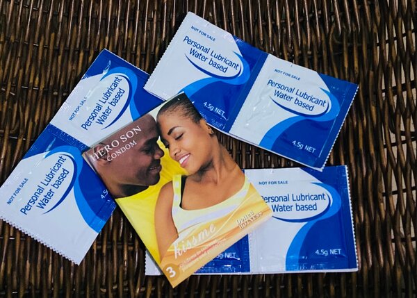 6 Lubrifiant +3  préservatifs