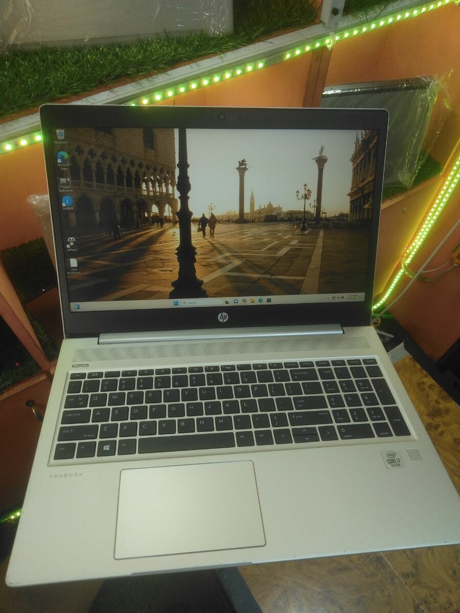 HP LAPTOP