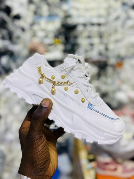 Baskets blanches élégantes