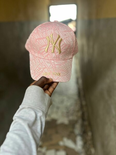 Casquette rose New York emblématique