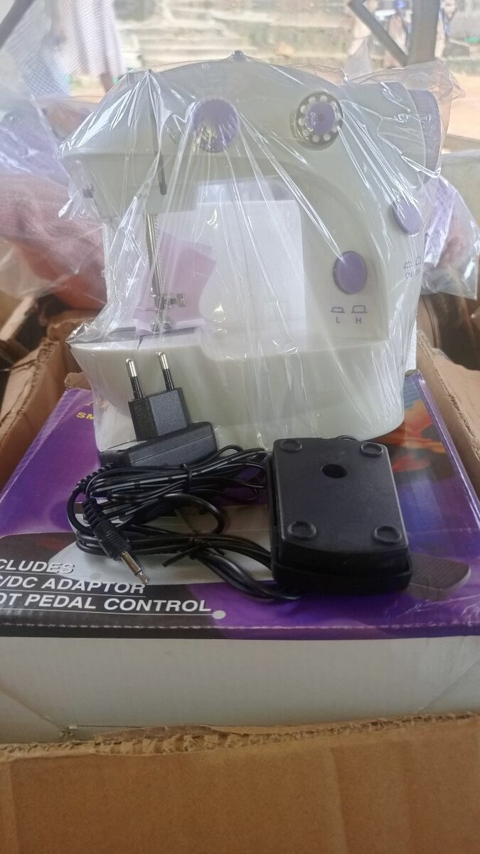 Marchine à coudre en jouet