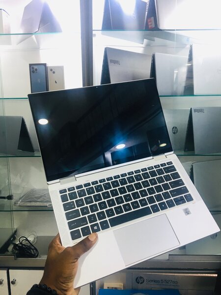 HP Elitebook 1030 G7