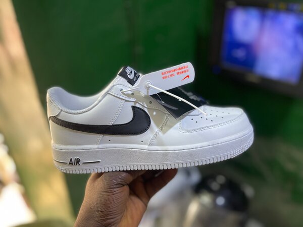 Nike Air Force 1 blanche et noir