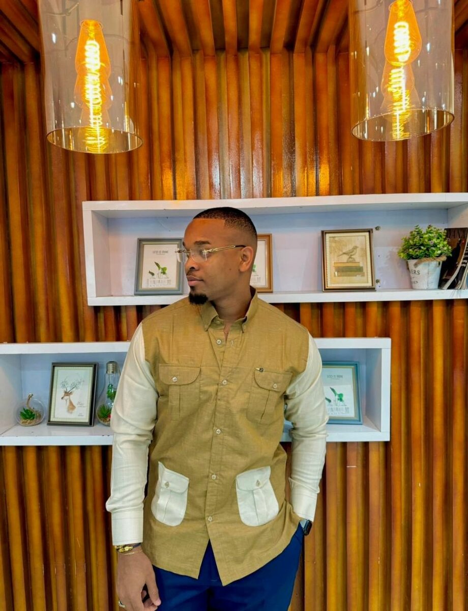 Chemise homme à poches contrastées