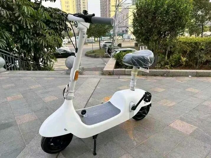 Trottinette Électrique Pliable OKAI - Modèle Blanc