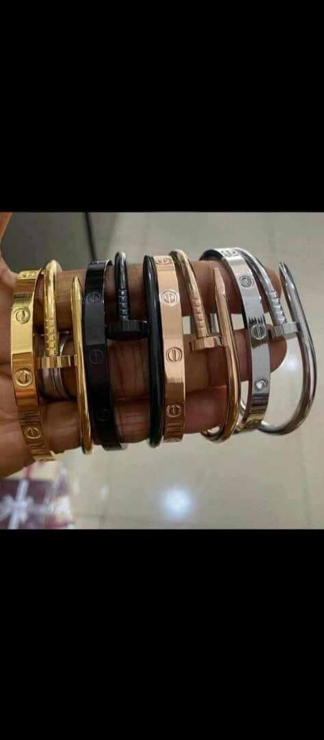 Duo de bracelet clou et cartier