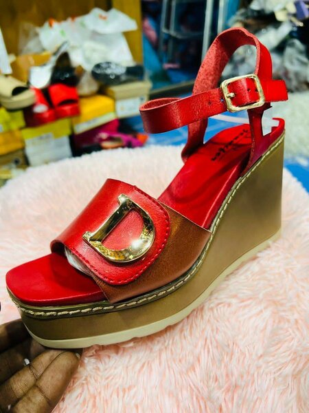 Sandales compensées élégantes pour femmes