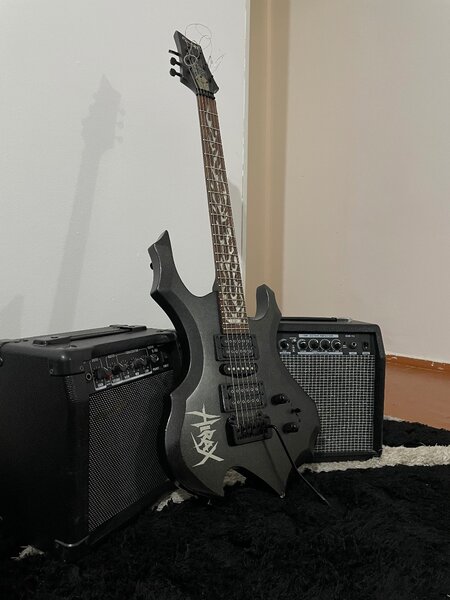 Электрогитара